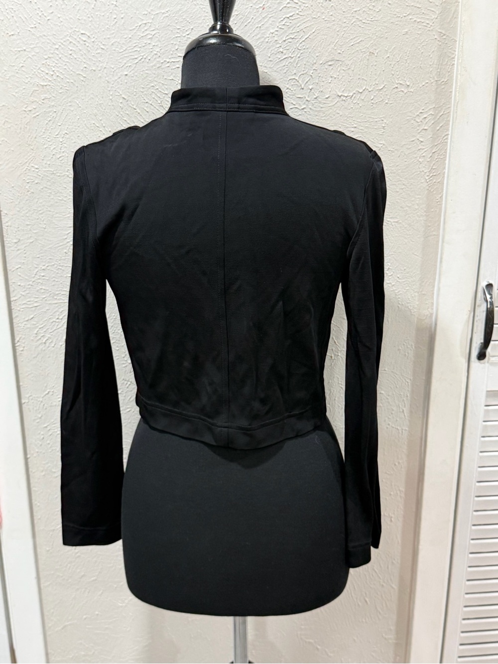 Tadashi Shoji Black Cropped Open-Front Blazer - Picture 2 of 4